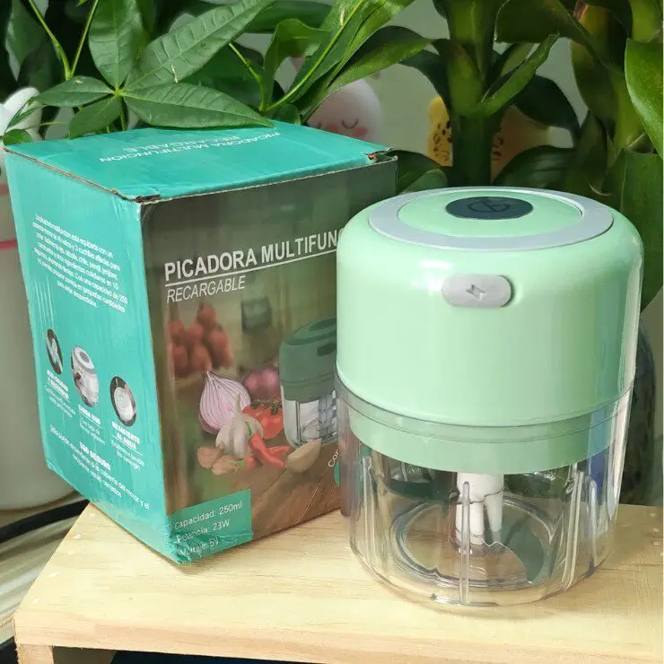 Mini Hachoir Électrique Rechargeable USB 250 ml — Ail, Oignon, Herbes