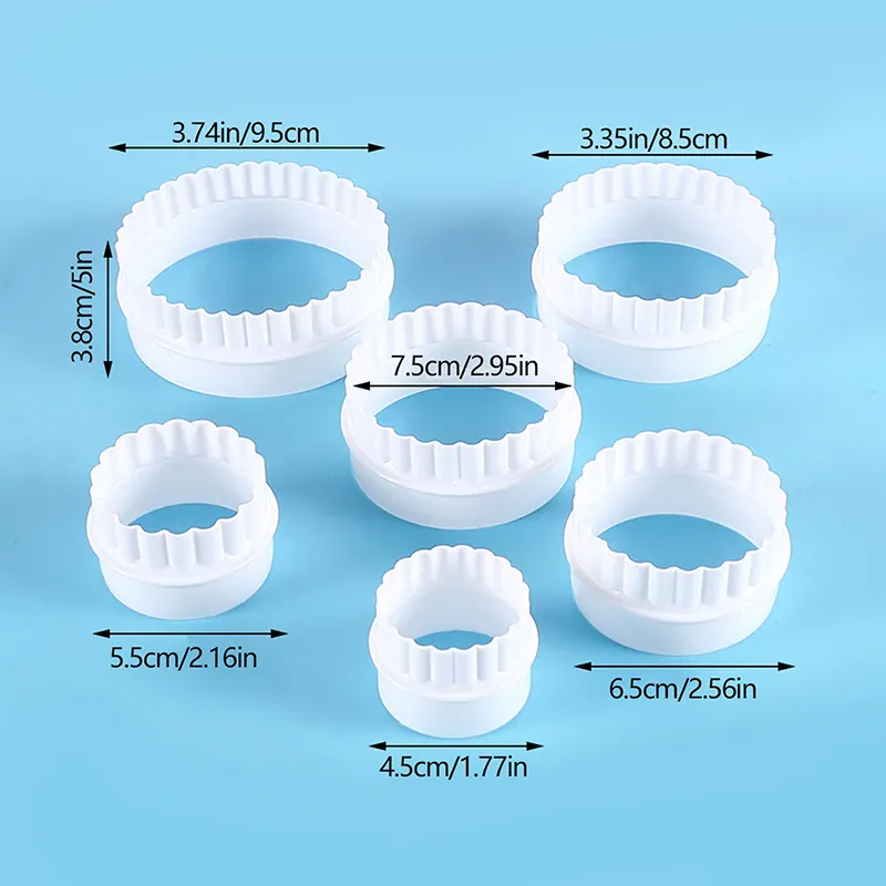 Emporte-pièces à biscuits ronds ondulés - Set de 6 en plastique blanc