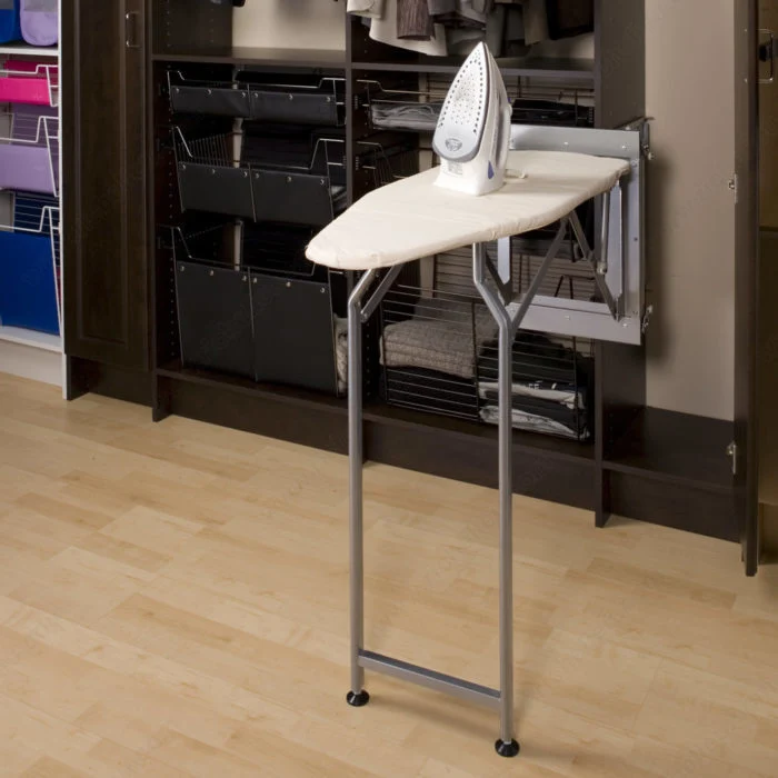Planche à repasser escamotable et pivotante Deluxe Rev-A-Shelf Sidelines